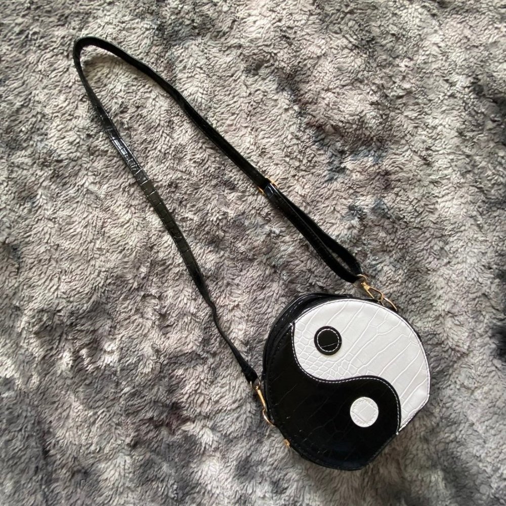 Opposites Attract Vegan Leather Purse - Picture 9 of 11